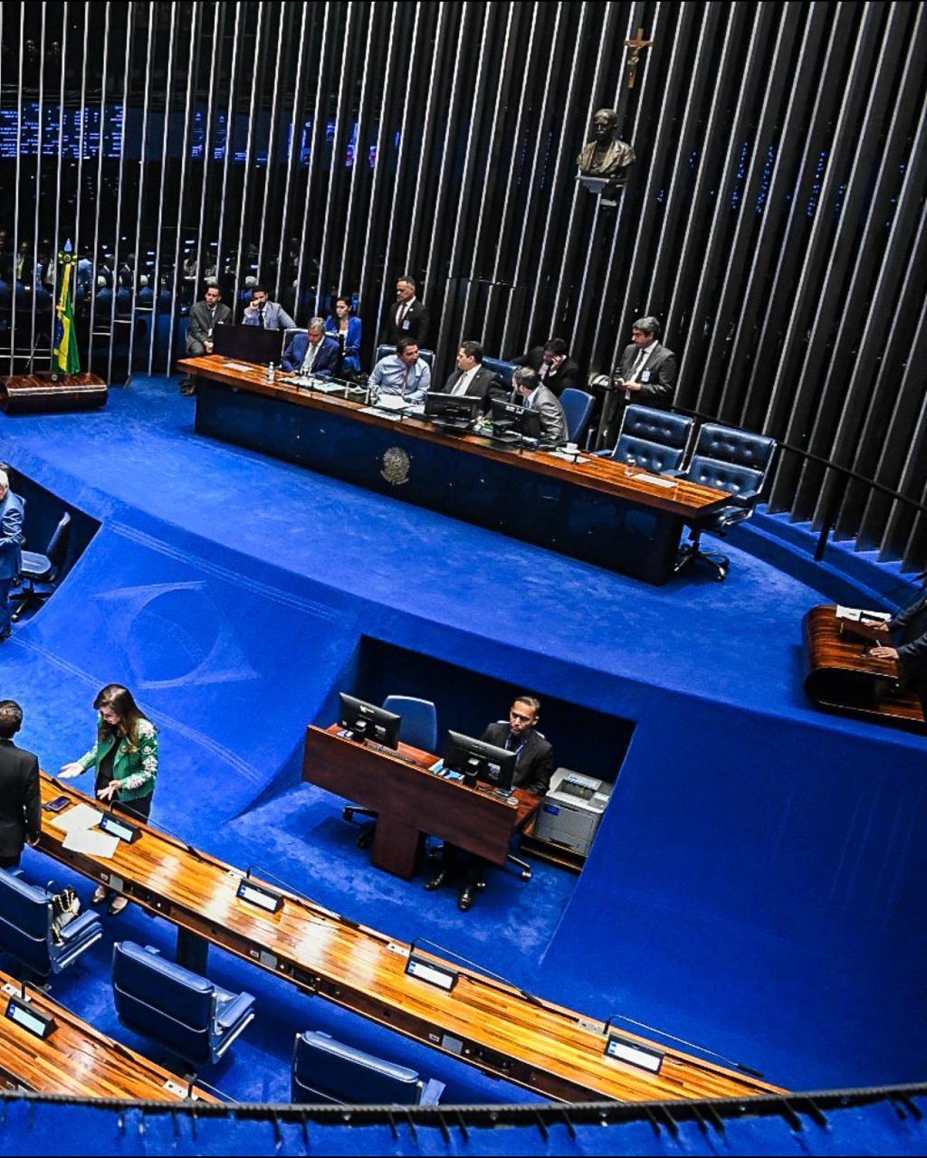 Senado aprova medidas para valorizar professores e ampliar proteção a crianças e mulheres
