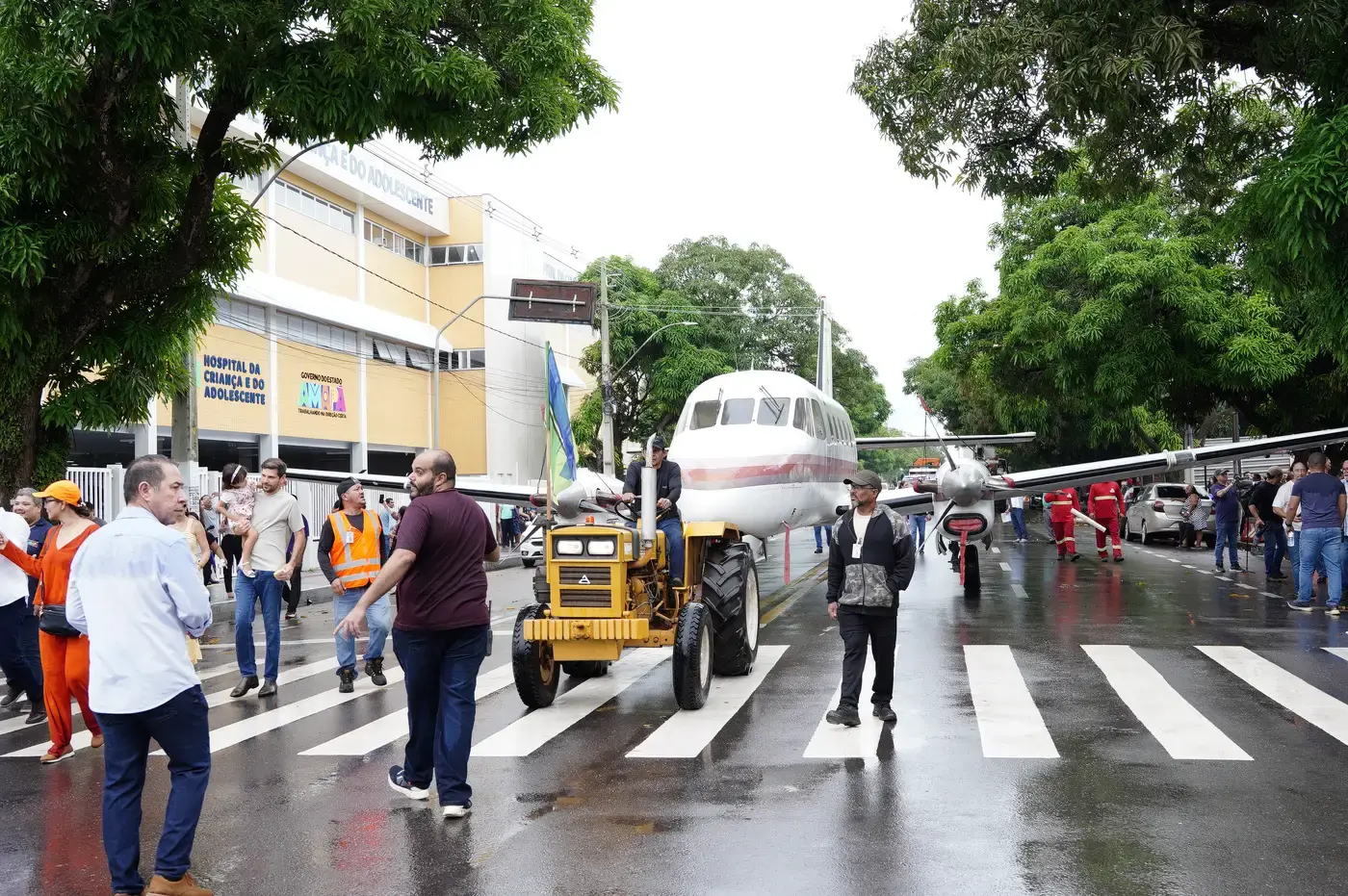 Translado de aeronave resgatou passado da Avenida FAB como primeira pista de pouso da capital