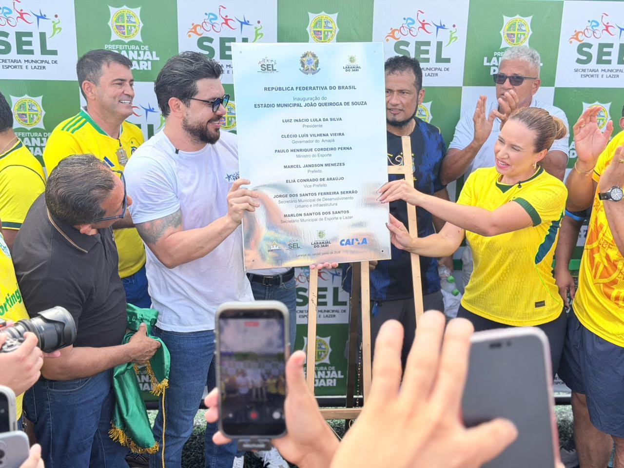 Acácio entrega novo ‘Queirogão’ no padrão CBF e soma quase R$ 26 milhões em investimentos para Laranjal do Jari 