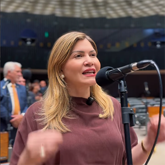 Aline Gurgel vota a favor do fim da escala 6x1 na Câmara dos Deputados