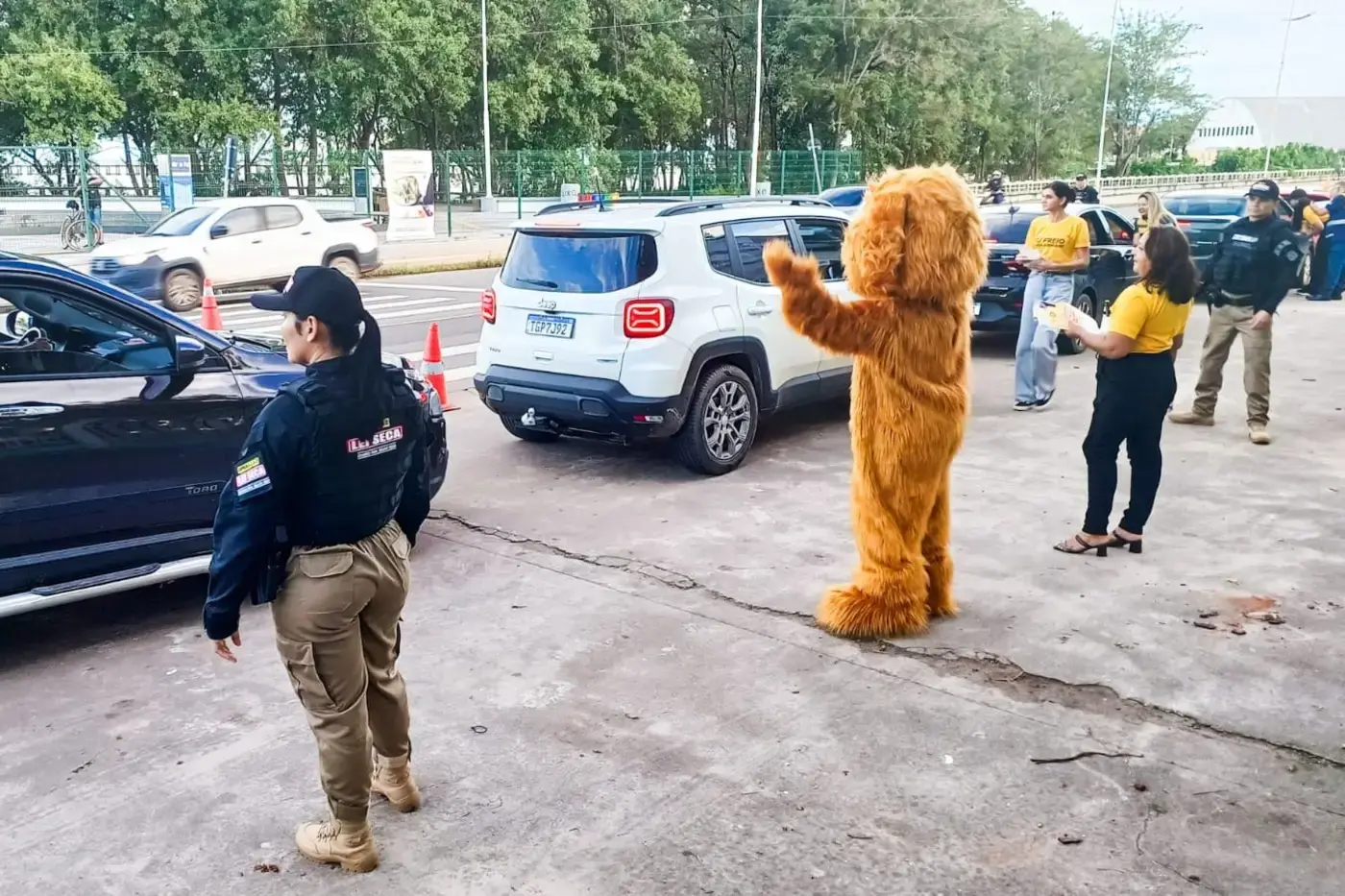 Blitz 'Eu freio para animais' encerra programação do Maio Amarelo, na Orla de Macapá