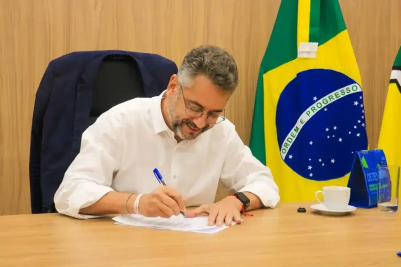 Clécio nomeia comissões para contratação de banca de concursos públicos da Gestão Governamental e Estratégica