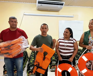 Educação de Porto Grande recebe coletes salva-vidas para estudantes de comunidades ribeirinhas