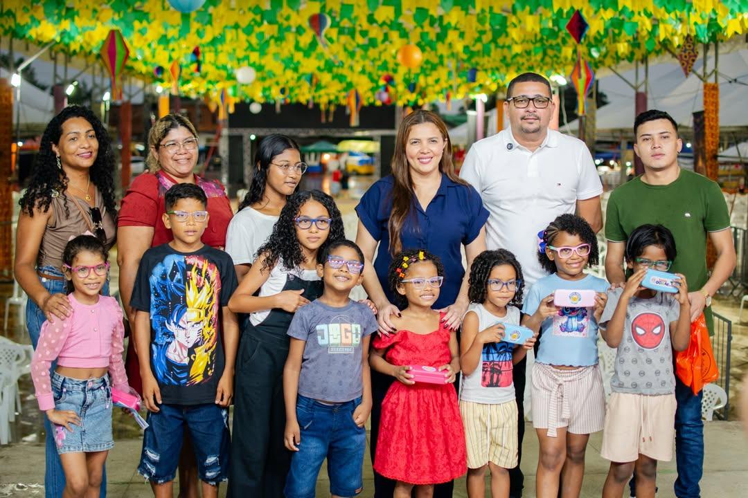 Mazagão entrega 400 óculos gratuitos a estudantes da rede municipal