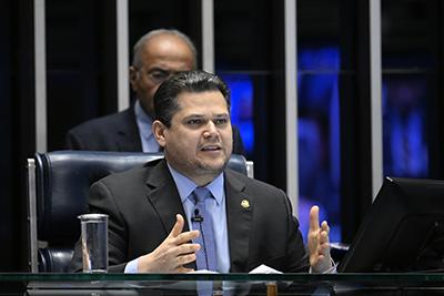 PEC da escala 6x1 não irá diretamente para o Plenário do Senado, diz Davi