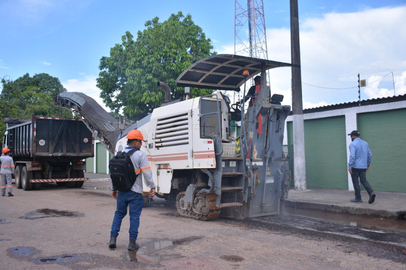 Prefeito assina Ordem de Serviço para pavimentação da Avenida Diógenes Silva, na Zona Sul de Macapá
