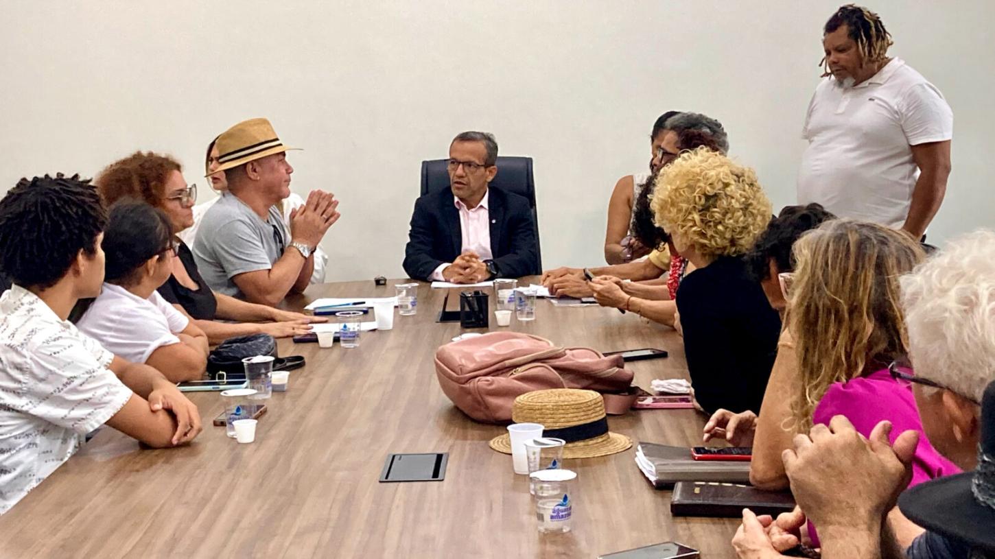 Prefeito de Macapá recebe representantes de 26 coletivos de teatro para discutir demandas e melhorias do setor cultural