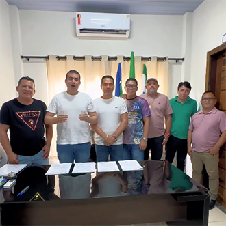 Cutias assina ordens de serviço para construção de creche e reforma de UBS