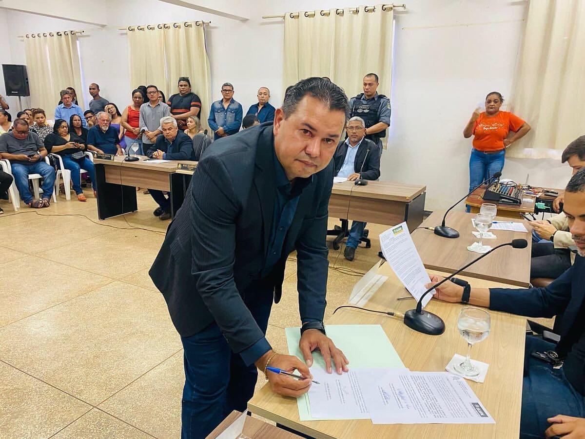 Decisão judicial mantém Toinho no cargo de prefeito e assegura continuidade da gestão
