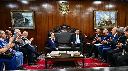 Fim da escala 6x1: centrais sindicais consideram positiva reunião com Davi