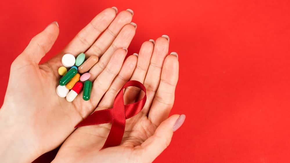 Infecções e mortes por HIV caem, mas falta de recursos ameaça avanços