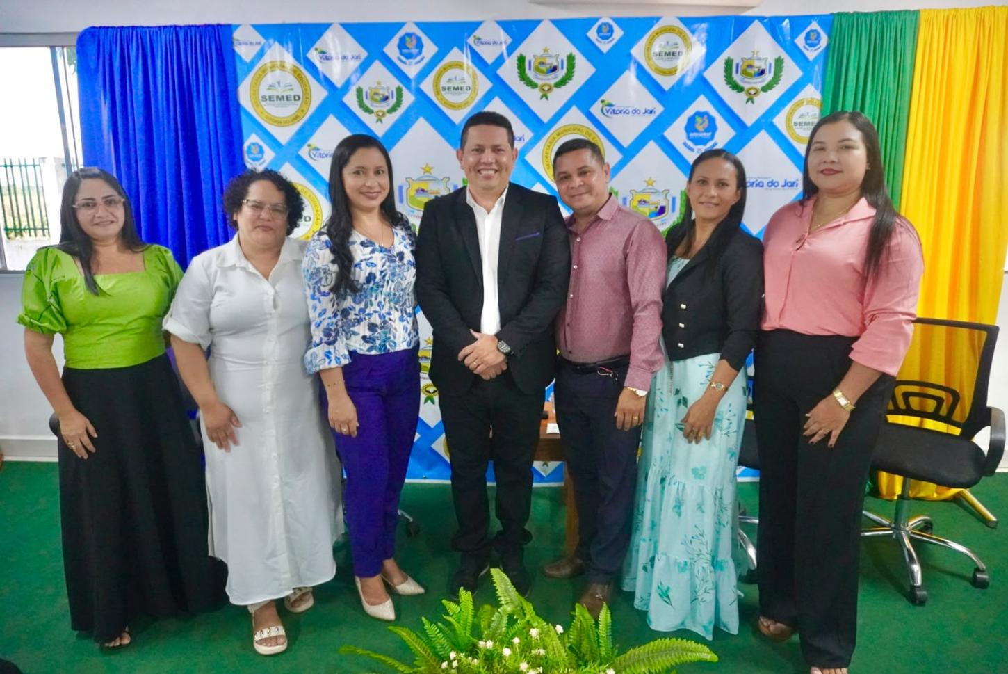 Novos diretores escolares tomam posse e reforçam compromisso com a gestão democrática em Vitória do Jari