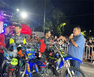 Porto Verão reúne famílias e visitantes com espetáculo de motocross e atrações 