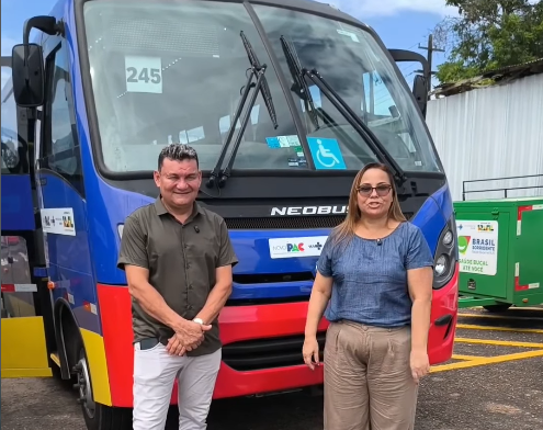 Prefeitura de Amapá recebe ônibus para transporte de pacientes