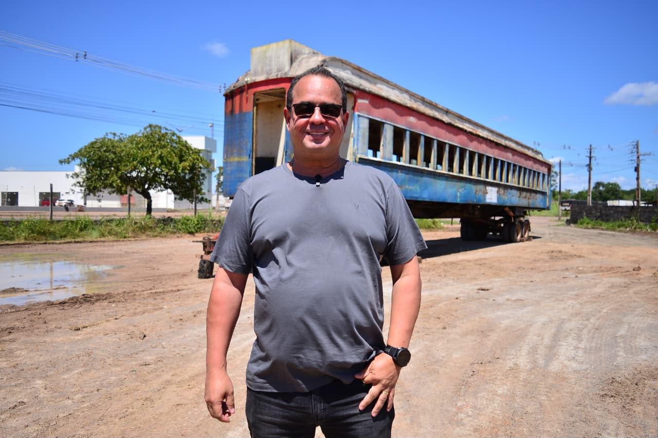 Próxima parada, Parque Residência: vagões do ciclo do manganês são transportados para restauração