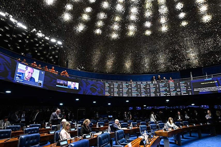 Senado aprova aumento de penas para crimes contra professores e profissionais da saúde