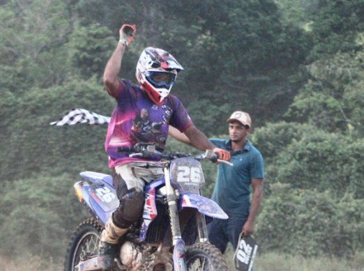 Disputa de motocross marca programação dos 41 anos de Carnot