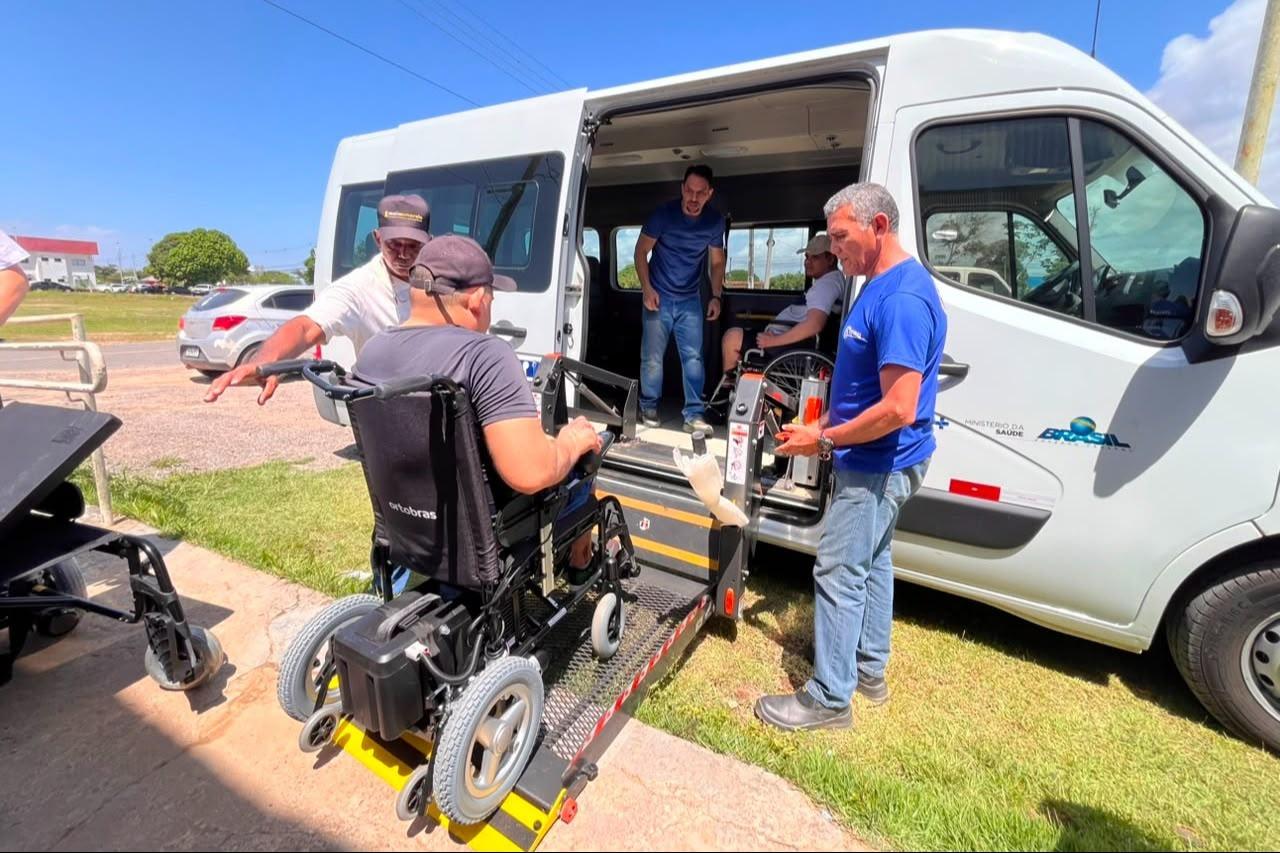 Governo do Amapá entrega cadeiras motorizadas e de banho para fortalecer a inclusão e a mobilidade