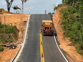Governo realiza serviço de sinalização no ramal Vila Vitória, em Oiapoque