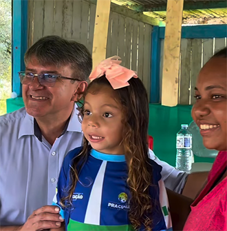 Pracuúba amplia entrega de kits escolares e uniformes em comunidades do interior