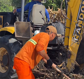 Prefeitura intensifica limpeza e retirada de entulhos em diferentes pontos de Laranjal do Jari