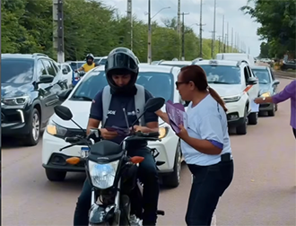 Santana faz blitz educativa para reforçar combate à violência contra a mulher