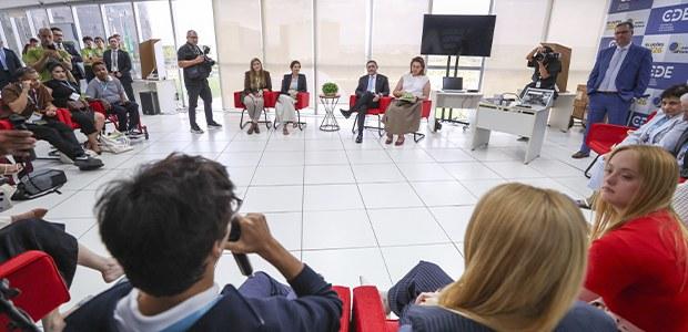 TSE reúne influenciadores digitais em estratégia contra desinformação nas redes