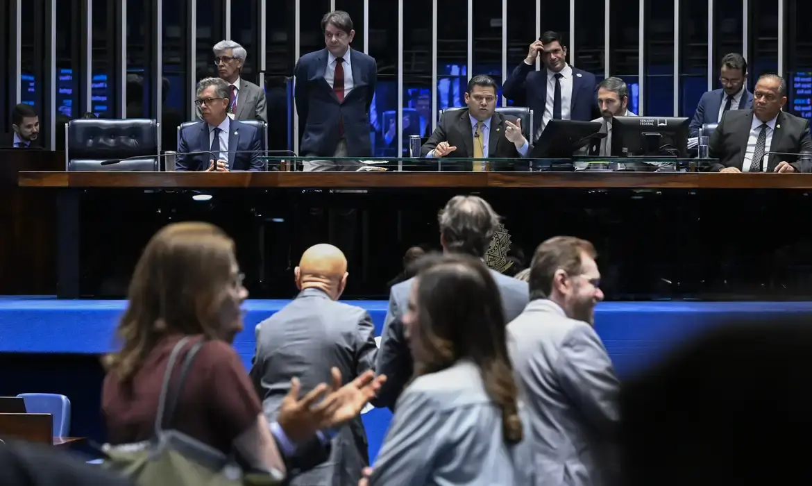 Alcolumbre diz que Senado vota fim da escala 6x1 após as eleições