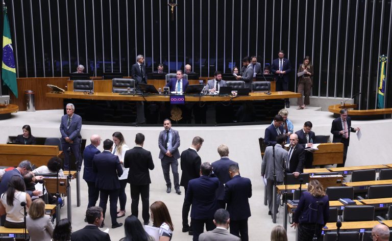 Câmara pode decidir nesta quinta sobre MP que zera taxa para compras de até 50 dólares