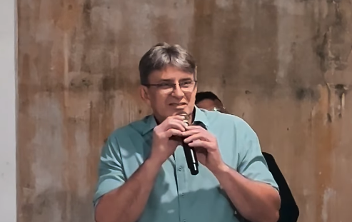 Culto de Ação de Graças reúne pastores, moradores e lideranças na residência do prefeito Júnior Leite, em Pracuúba