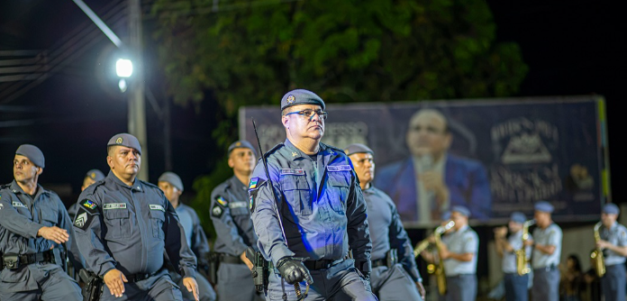 Desfile Cívico 2026 reúne escolas e instituições na Rua Rio Jari, em Laranjal do Jari