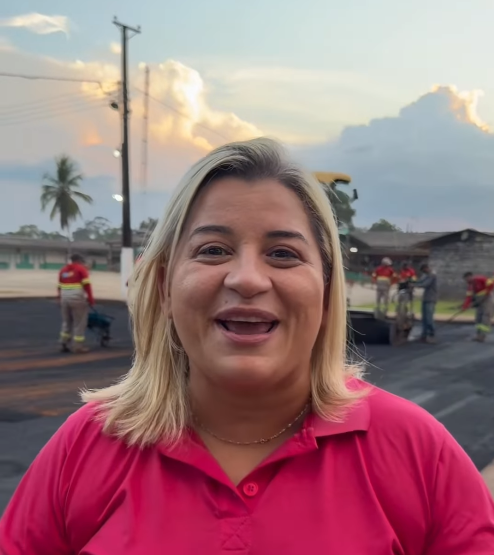 Estacionamento da Praça Cívica recebe asfalto e Prefeitura anuncia reconstrução do Manganês Esporte Clube