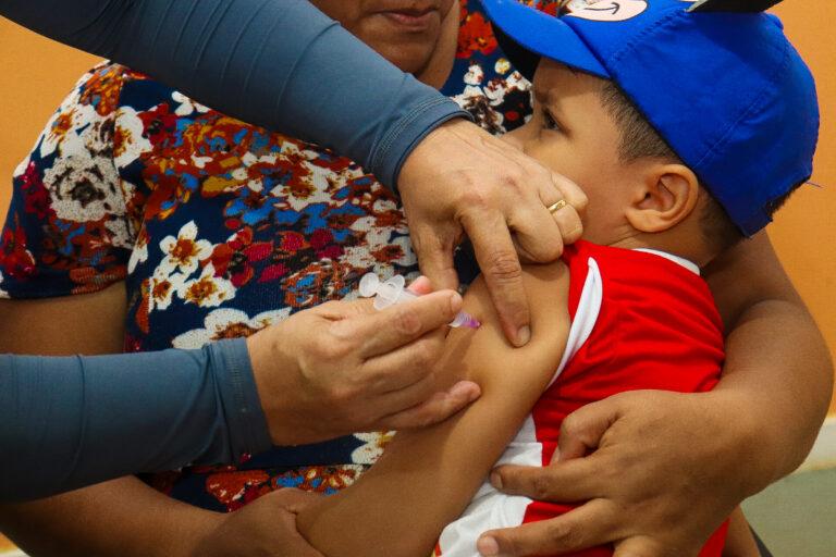 Prefeitura de Macapá inicia vacinação nas escolas para atualizar caderneta de crianças e adolescentes