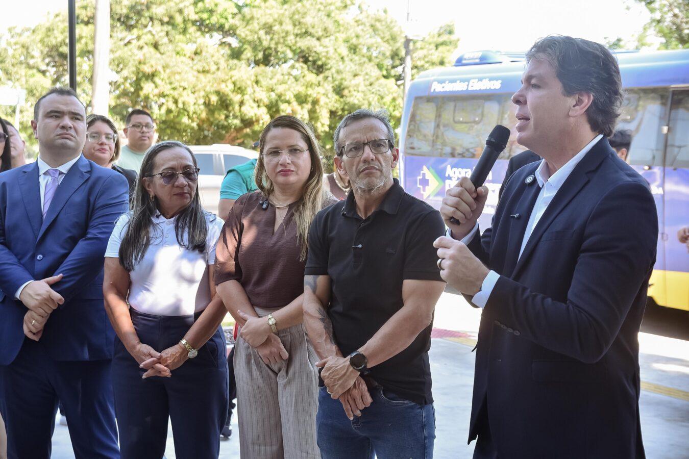 Prefeitura de Macapá participa do recebimento de dois ônibus adaptados para transportar pacientes nos municípios do Amapá