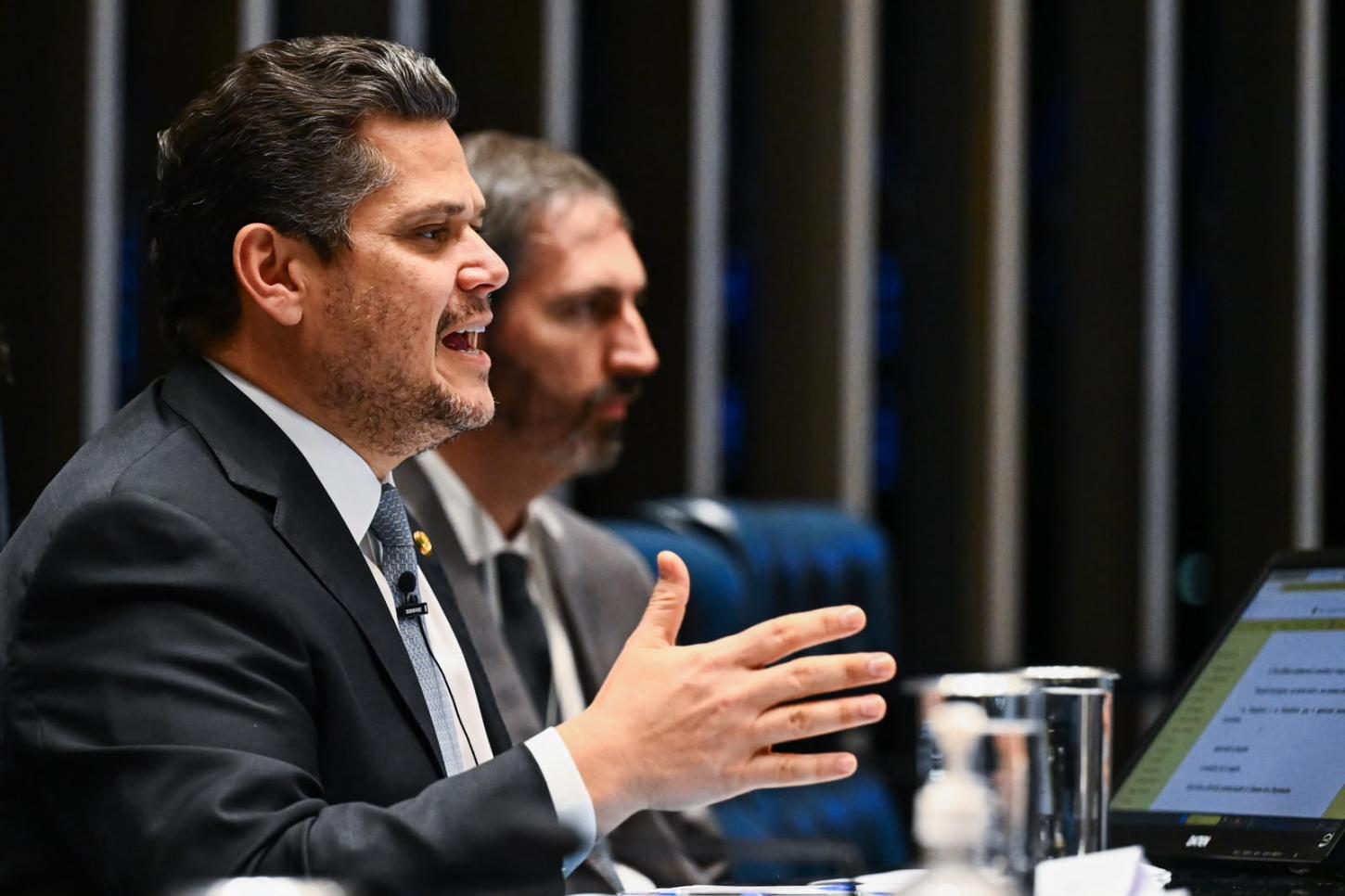 Davi inclui PEC do fim da escala 6x1 na pauta do Plenário de terça-feira