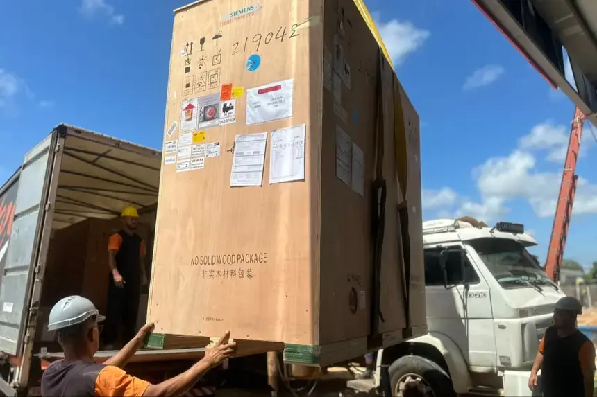 Governo do Amapá recebe dois tomógrafos e um aparelho de ressonância magnética para destinados ao novo HE