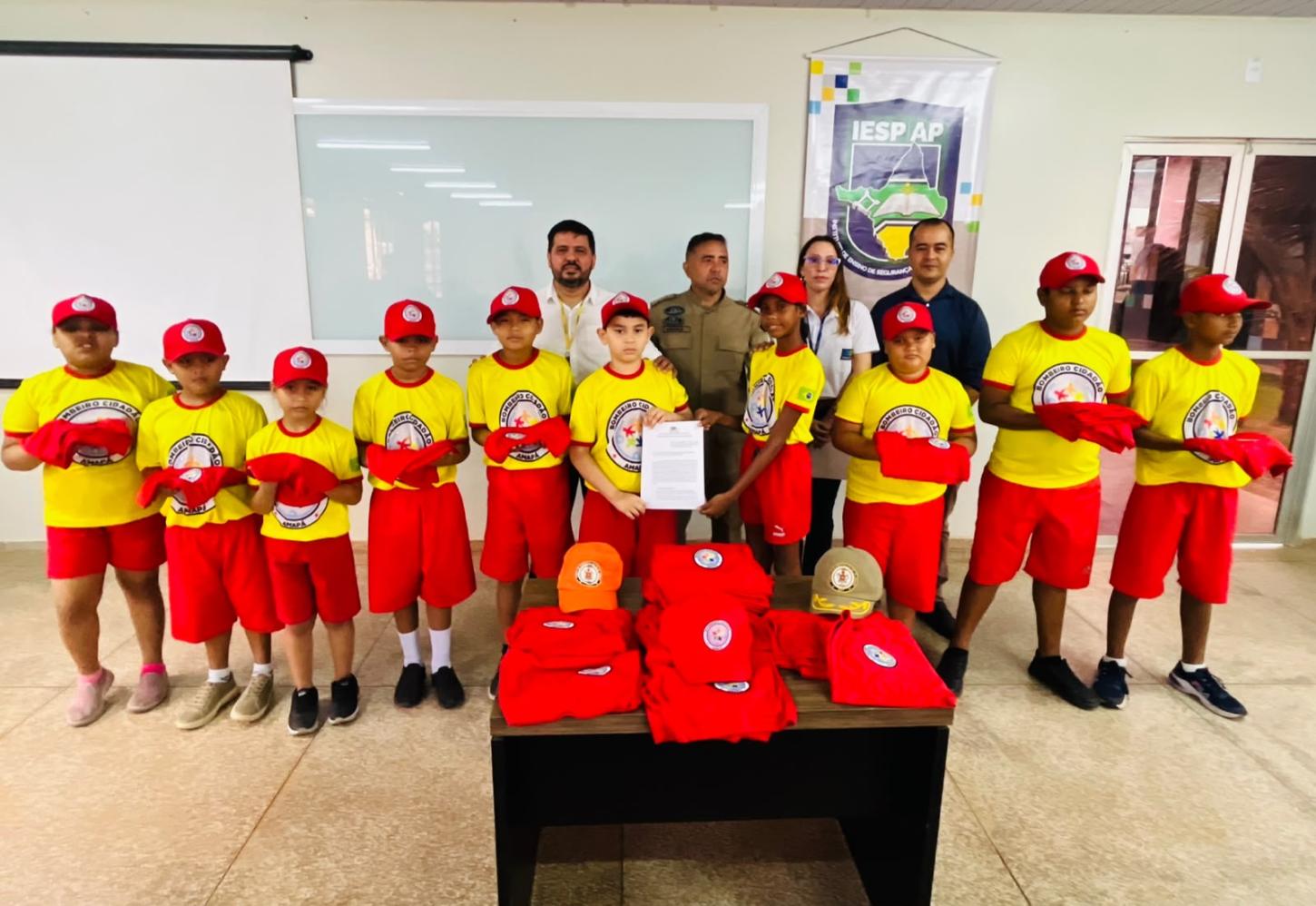 MP-AP converte multa por dano ambiental em doação de itens para uniforme do Projeto Bombeiro Cidadão