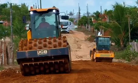 Oiapoque amplia serviços de terraplanagem, compactação e drenagem no bairro Belo Monte