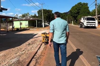 Pracuúba avança com construção de calçadas e meio-fio para melhorar mobilidade urbana