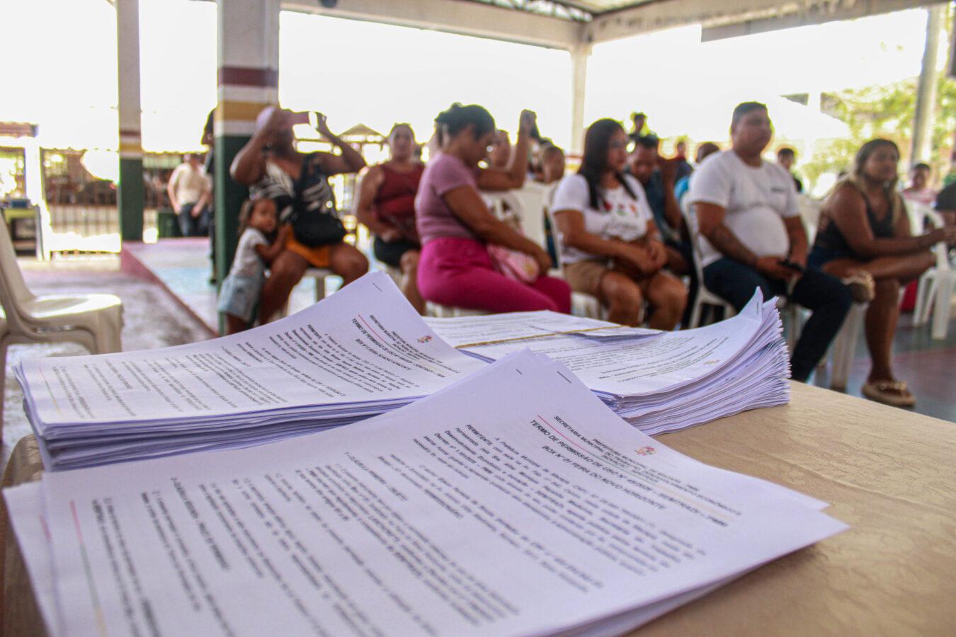 Prefeitura de Macapá entrega 106 permissões e fortalece a regularização de empreendedores da Feira do Novo Horizonte