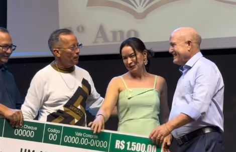 Santana reconhece profissionais da educação com premiação Educar com Amor