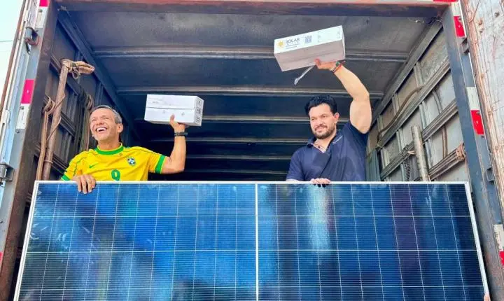 Acácio Favacho acompanha finalização da instalação de energia solar nos primeiros blocos do Mucajá 