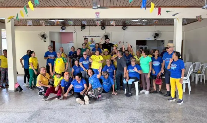 Acácio Favacho cumpre maratona de mais de 10 horas de atendimentos em Santana