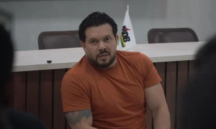Acácio Favacho lidera articulação que aprova 30 horas para psicólogos na CCJ 