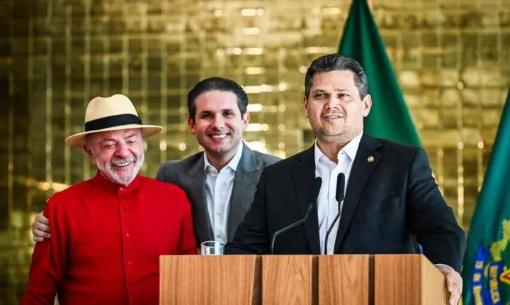 Alcolumbre diz que pautará taxa das blusinhas e anuncia avanço das PECs da Segurança Pública e do fim da escala 6x1
