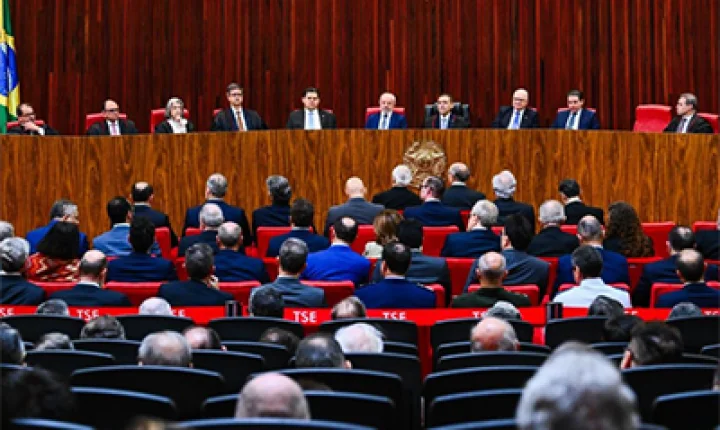 Alcolumbre prestigia posse de Nunes Marques no TSE