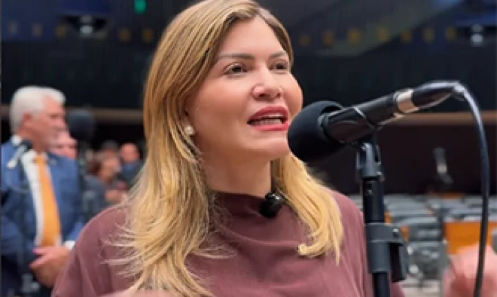 Aline Gurgel vota a favor do fim da escala 6x1 na Câmara dos Deputados