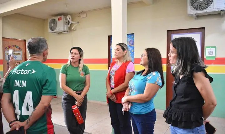 Atendendo a pedidos da comunidade Prefeito Pedro DaLua vistoria Escola Municipal Moranguinho e garante melhorias imediatas