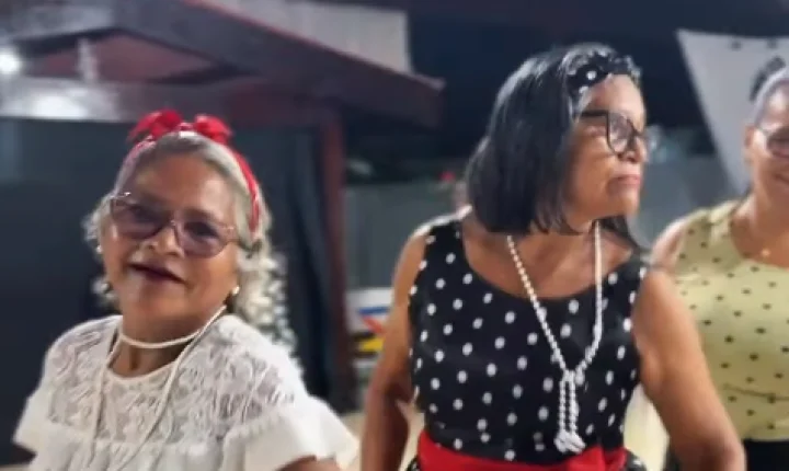 Baile dos Anos 60 reúne participantes em noite de música e integração em Porto Grande