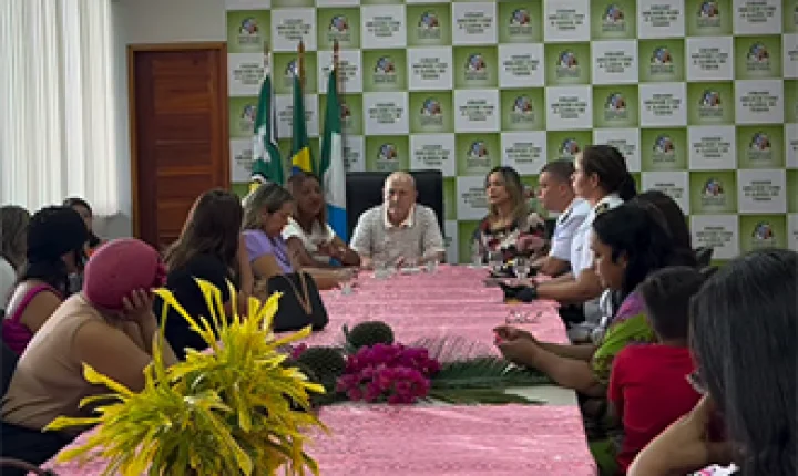 Bala Rocha recebe mulheres vítimas de escalpelamento e reforça ações de conscientização em Santana